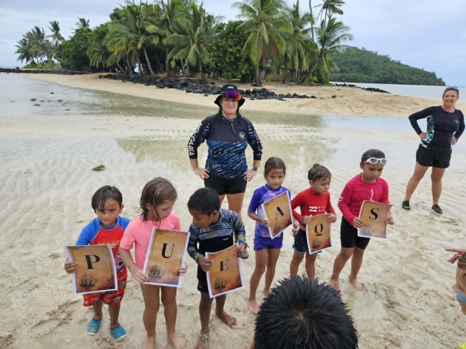 Moussaillons, Sauveurs, Pirates ! Écoutez bien !”